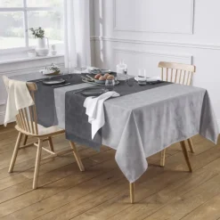 2 sets de table en damassés