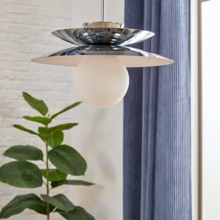 Suspension en métal effet chrome avec globe en verre