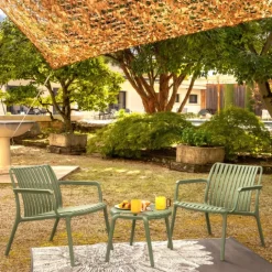 Table basse et repose-pieds de jardin