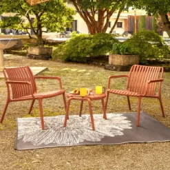 Table basse et repose-pieds de jardin