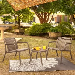 Table basse et repose-pieds de jardin