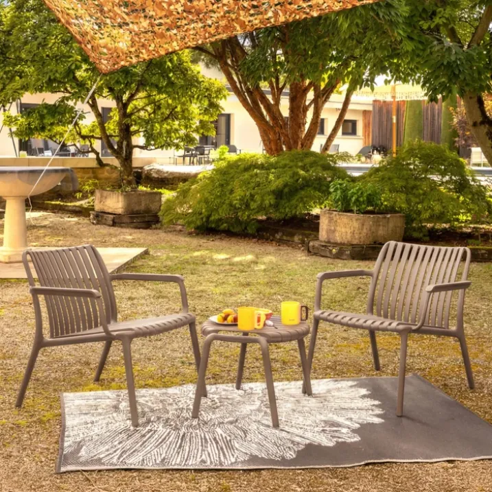 Table basse et repose-pieds de jardin