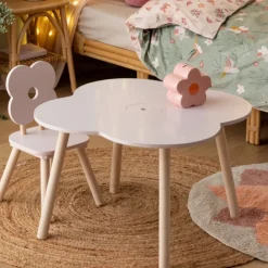 Table enfant en forme de fleur