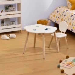 Table enfant forme organique avec pieds en bois