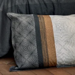 Taie d'oreiller au style graphique et masculin