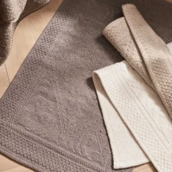 Tapis de bain à motif géométrique
