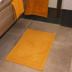 Tapis de bain à motif géométrique