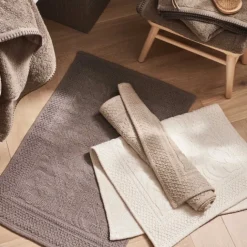Tapis de bain à motif géométrique