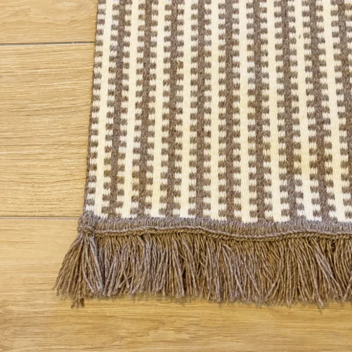 Tapis en laine et coton à motif rayé graphique