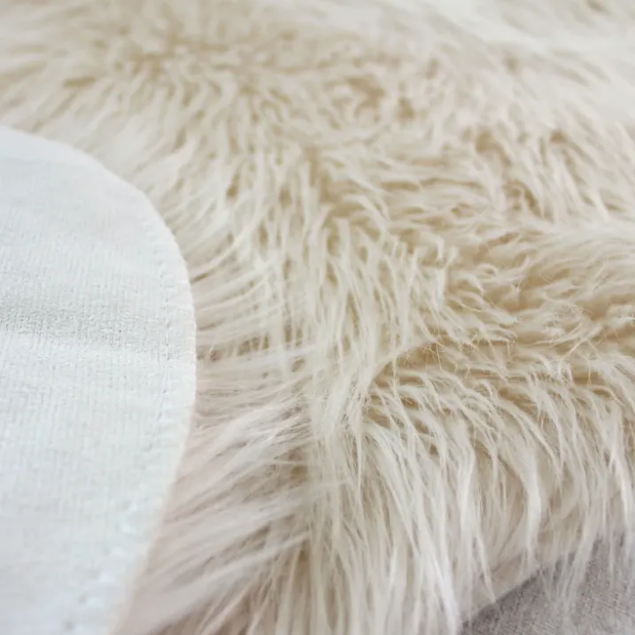 Tapis imitation peau de bête long poils et suédine