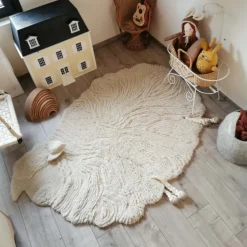 Tapis lavable en laine mouton au nez rose