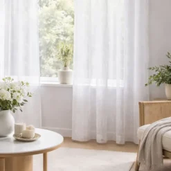 Voilage blanc motifs ondulés brodés