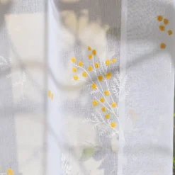 Voilage brodé d'un motif Mimosa