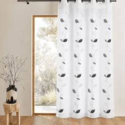 Voilage brodé à motifs de feuilles