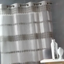 Voilage en jacquard fils coupés