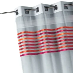 Voilage à parement tissé et œillets carrés