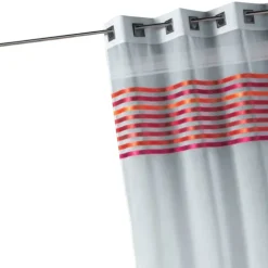 Voilage à parement tissé et œillets carrés