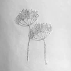 Voilage tamisant aux broderies florales