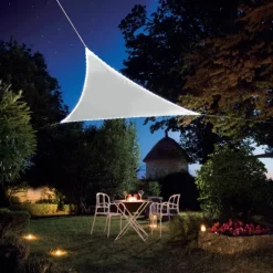 Voile d’ombrage triangulaire avec leds solaires